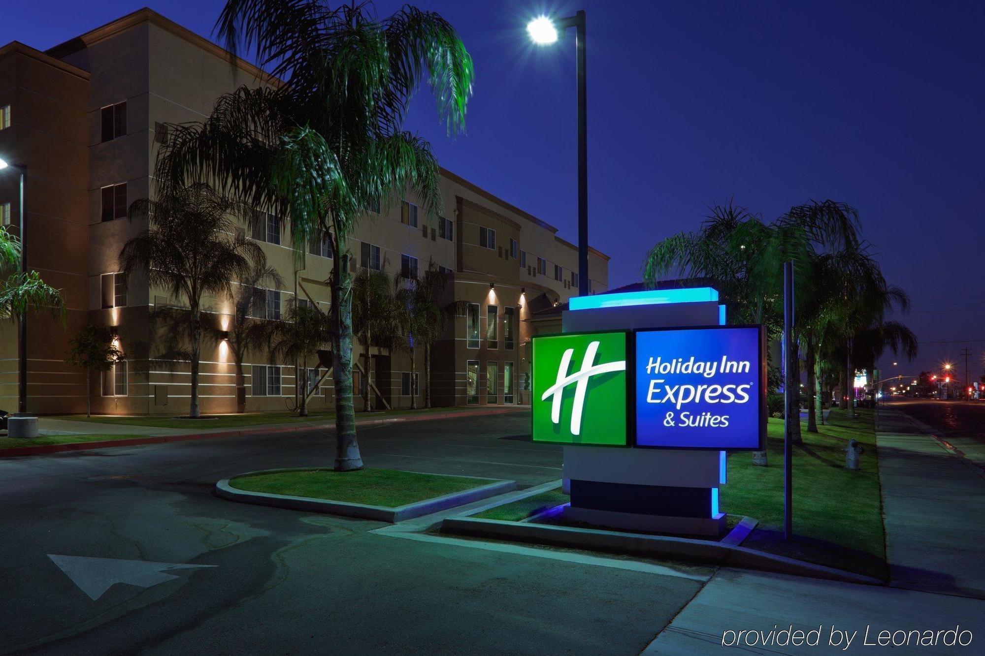 Holiday Inn Express & Suites Bakersfield Central Dış mekan fotoğraf