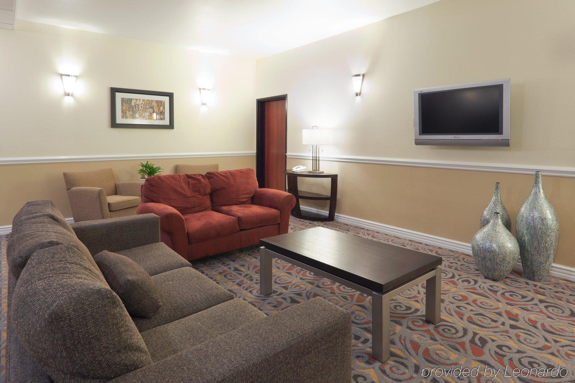 Holiday Inn Express & Suites Bakersfield Central Oda fotoğraf